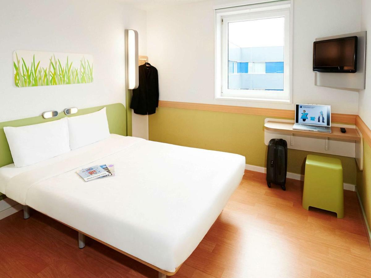 Ibis Budget Caen Herouville Bagian luar foto